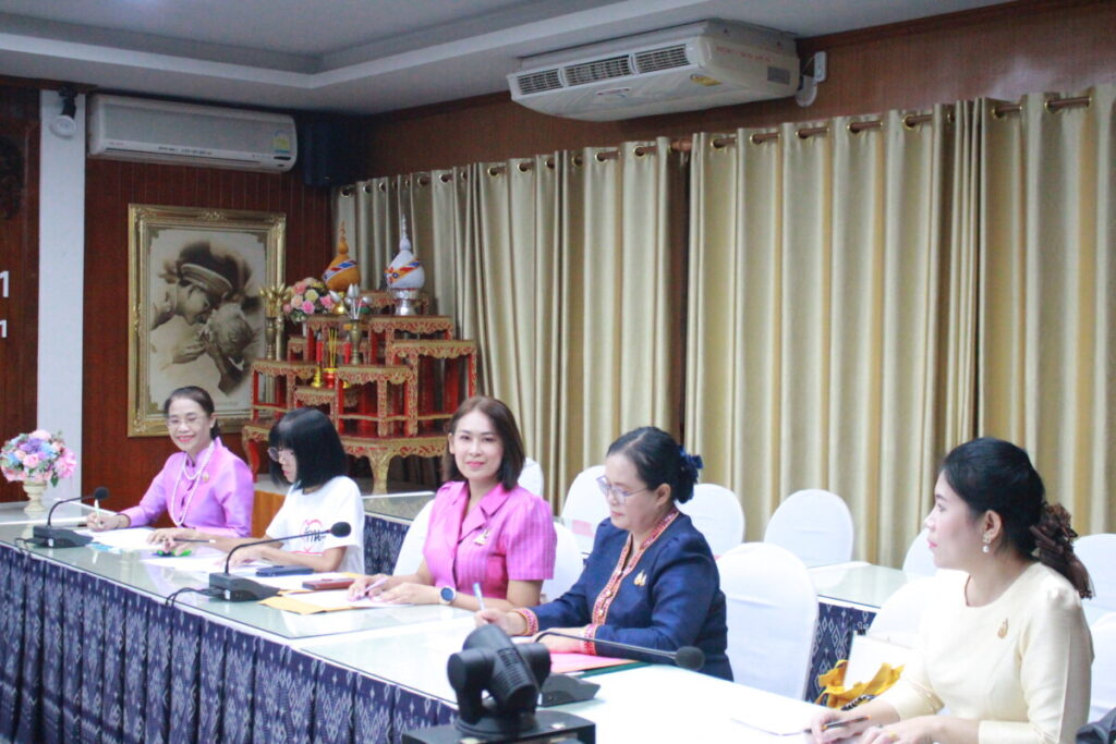 ต้อนรับและกล่าวให้โอวาทแก่ข้าราชการครูและบุคลากรทางการศึกษา ตำแหน่ง ผู้อำนวยการสถานศึกษา ปี พ.ศ. 2567 3 Img 7508