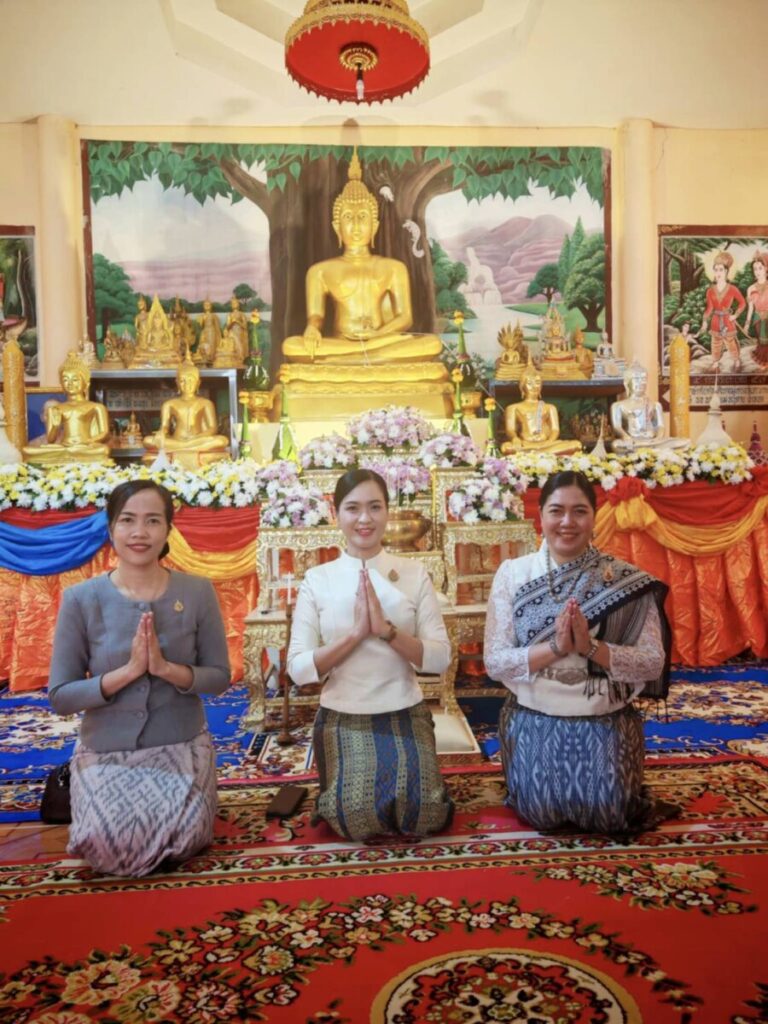 ร่วมเป็นเจ้าภาพกฐินสามัคคี ทอดถวาย ณ วัดโพนสวรรค์ อ.เมือง และ วัดดงคราม อ.ธาตุพนม 2 110836 0