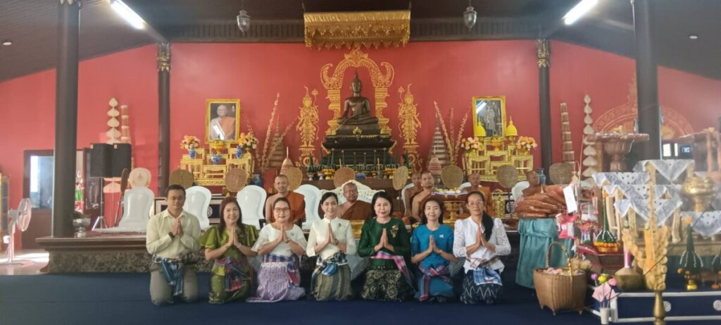 ร่วมเป็นเจ้าภาพกฐินสามัคคี ทอดถวาย ณ วัดโพนสวรรค์ อ.เมือง และ วัดดงคราม อ.ธาตุพนม 3 159919 0