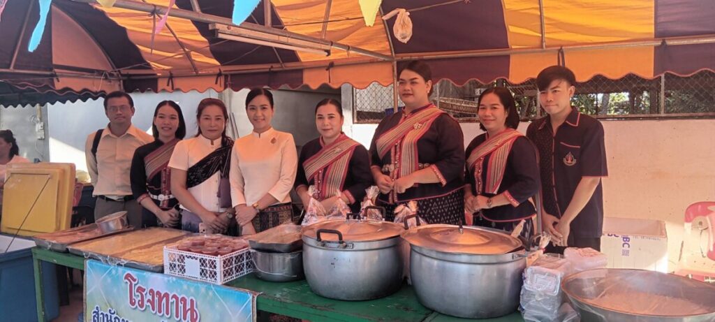 ร่วมเป็นเจ้าภาพกฐินสามัคคี ทอดถวาย ณ วัดโพนสวรรค์ อ.เมือง และ วัดดงคราม อ.ธาตุพนม 4 160064 0