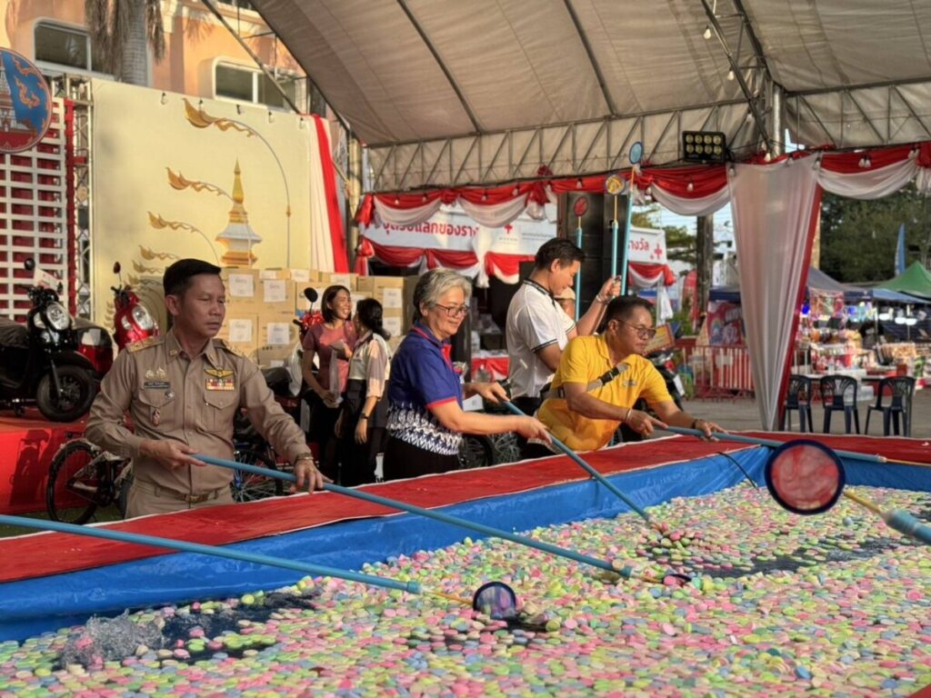 ร่วมเข้าเวรร้านกาชาดจังหวัดนครพนม งานประเพณีไหลเรือไฟและงานกาชาดจังหวัดนครพนม ประจำปี 2567 3 1958241 0