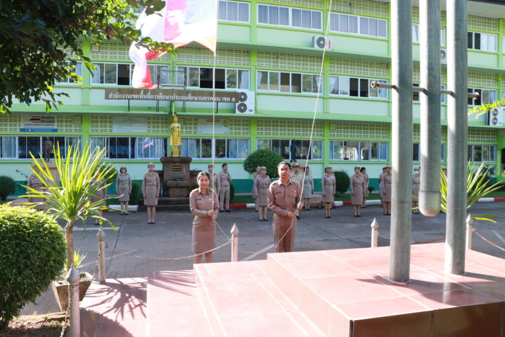 เข้าแถว เคารพธงชาติ ประจำวันอังคาร 1 Img 0194