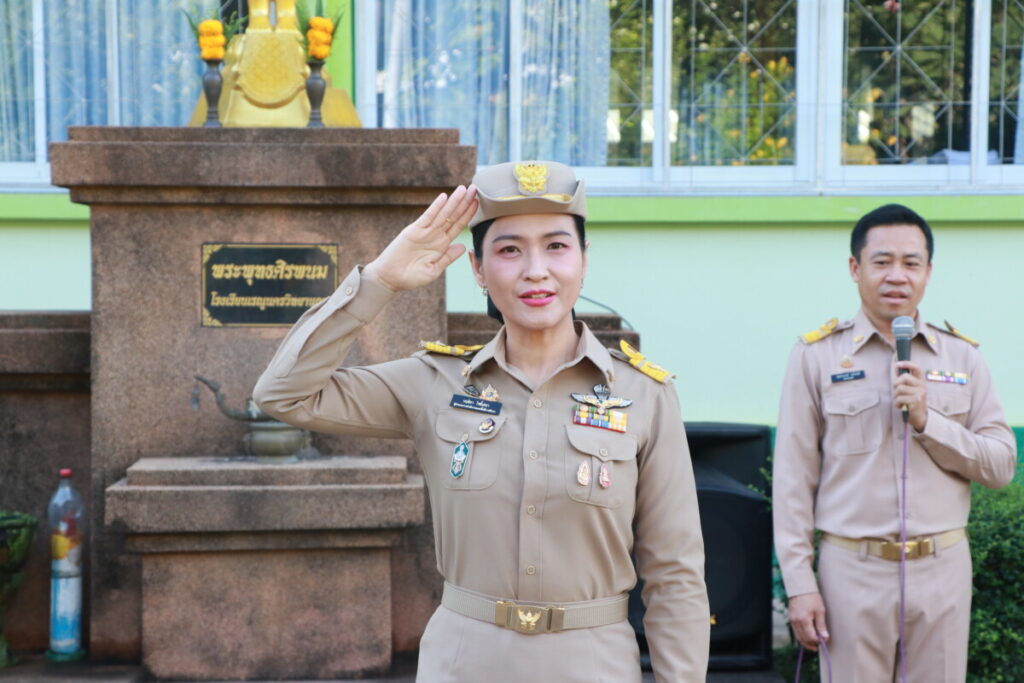 เข้าแถว เคารพธงชาติ ประจำวันอังคาร 3 Img 0205