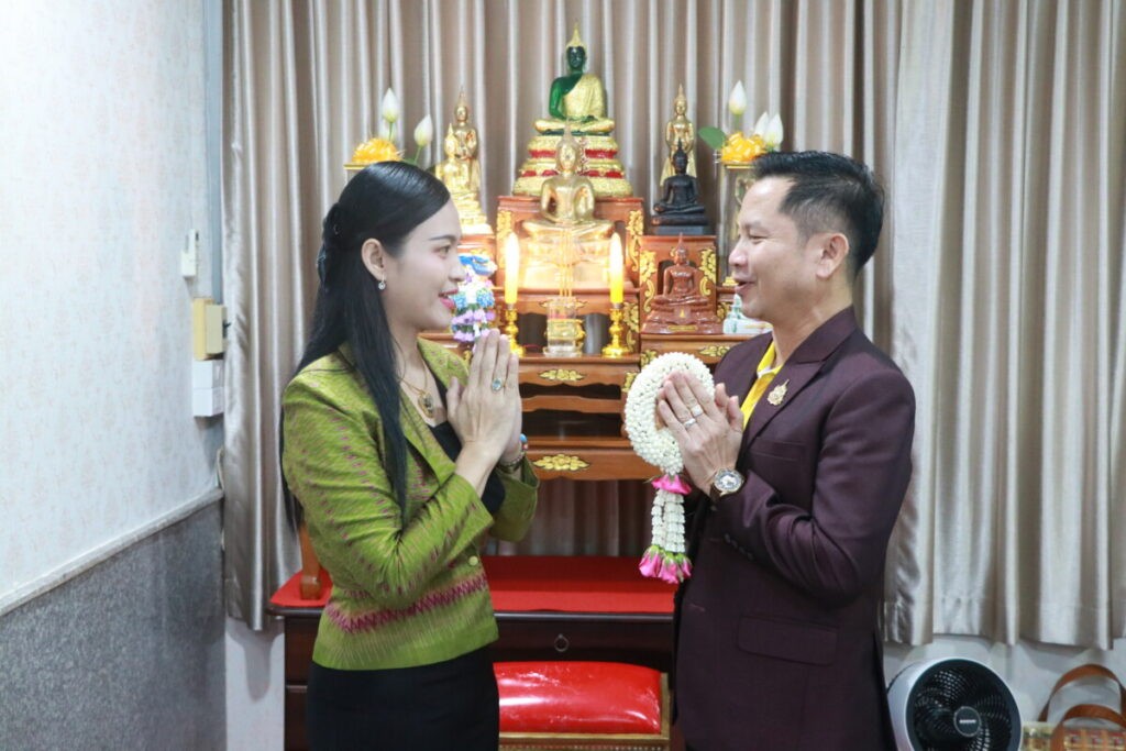 เข้าพบปะ ผอ. สพม.นครพนม เนื่องในโอกาสเข้าดำรงในการปฏิบัติหน้าที่ราชการในตำแหน่ง ผอ. สพป.นครพนม เขต 1 3 Img 7934