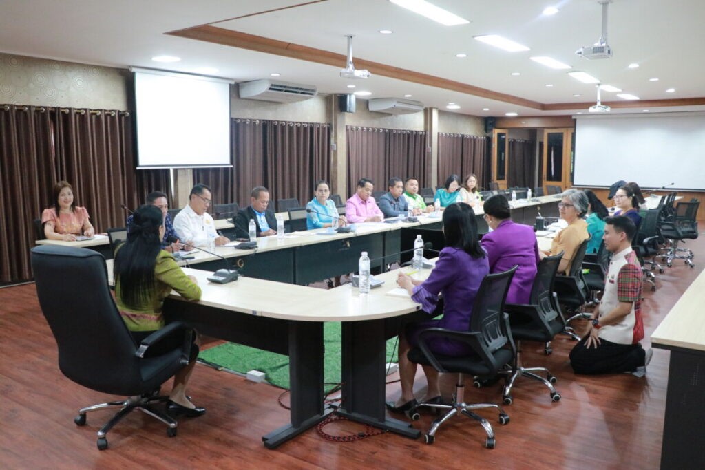 สพป.นครพนม เขต 1 ประชุมหารือนายกสมาคมอำเภอ 4 Img 8157