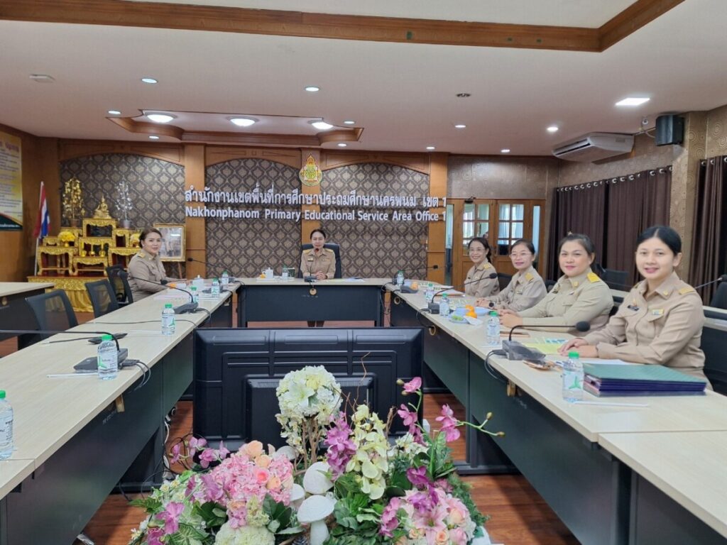 ประชุมการเสนอขอพระราชทานเครื่องราชอิสริยาภรณ์และเหรียญจักรพรรดิมาลา ประจำปี 2568 1 Line Album ประชุมเครื่องราชฯ 241022 2