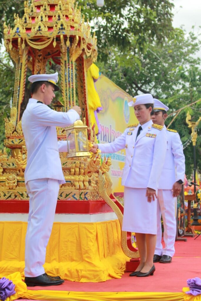ร่วมพิธีเชิญไฟพระฤกษ์ในงานประเพณีไหลเรือไฟจังหวัดนครพนม ประจำปี 2567 4 Line Album พิธีเชิญไฟพระฤกษ์งานประเพณีไหลเรือไฟ 241017 36