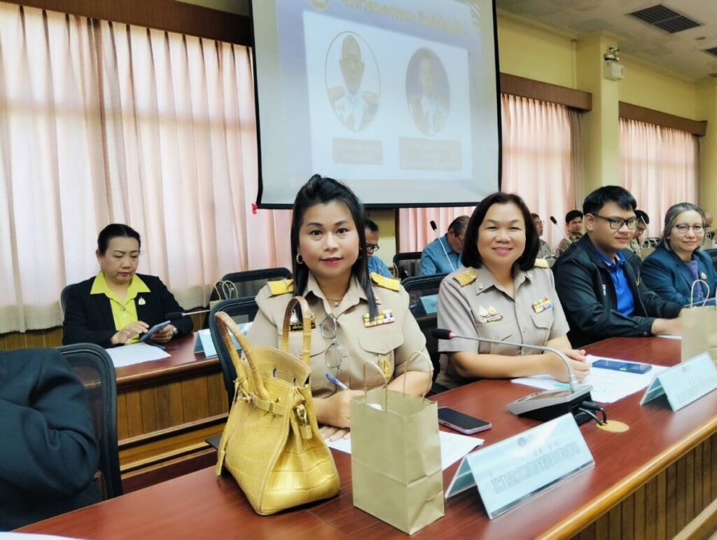 ประชุมเพื่อรับมอบนโยบายและบูรณาการหน่วยงานขับเคลื่อนการดำเนินงานการป้องกันและแก้ไขปัญหายาเสพติดในพื้นที่จังหวัดนครพนม 1 38110 0
