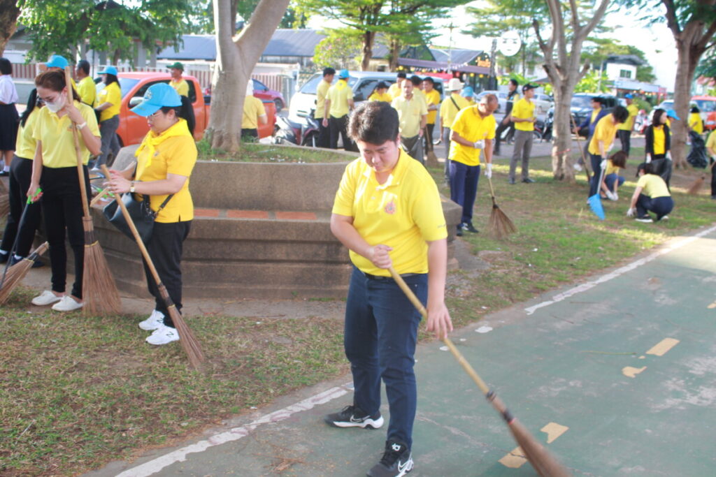 ร่วมกิจกรรมจิตอาสา “รวมพลคนรักนครพนม” ช่วยกันทำความสะอาดบ้านเมือง 6 IMG 8307
