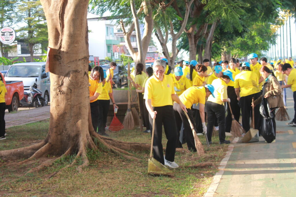 ร่วมกิจกรรมจิตอาสา “รวมพลคนรักนครพนม” ช่วยกันทำความสะอาดบ้านเมือง 5 IMG 8311
