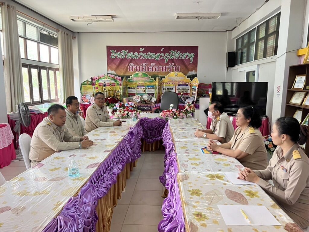 สพป.นครพนม เขต 1 ให้ความรู้ด้านกฎหมาย และวินัยข้าราชการครู และบุคลากร ณ โรงเรียนบ้านเหล่าภูมีคำธาตุ และโรงเรียนบ้านนาหัวบ่อ 2 S 119545878 0