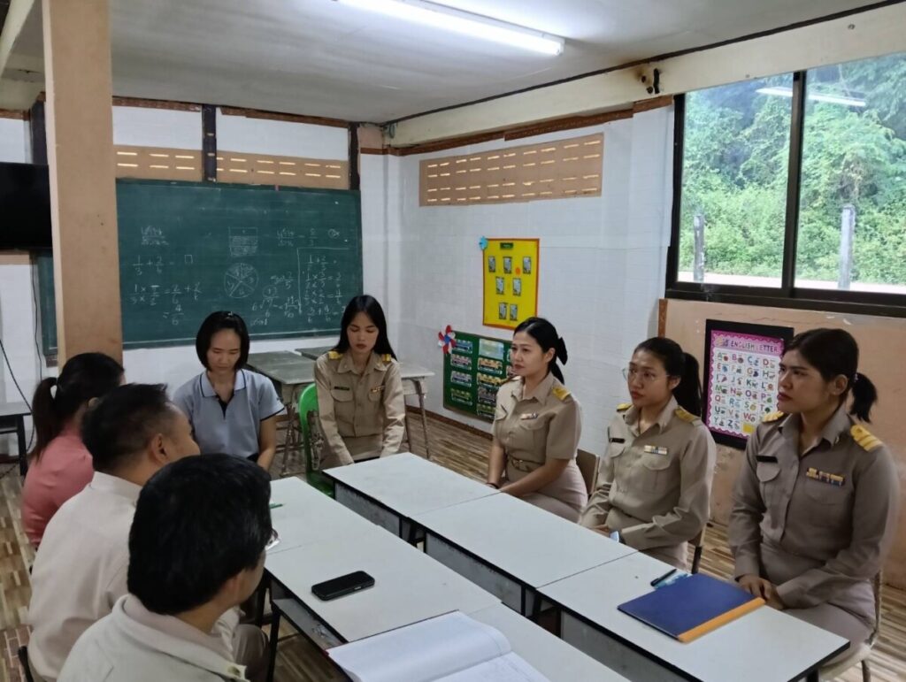 สพป.นครพนม เขต 1 ให้ความรู้ด้านกฎหมาย และวินัยข้าราชการครู และบุคลากร ณ โรงเรียนบ้านเหล่าภูมีคำธาตุ และโรงเรียนบ้านนาหัวบ่อ 4 S 119545882 0
