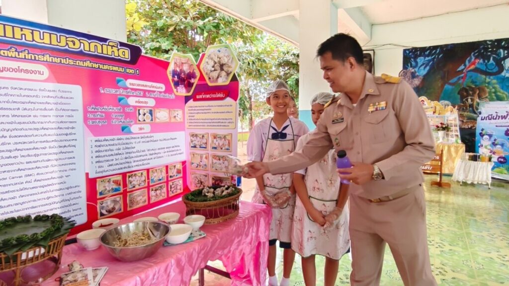 เปิดการแข่งขันศิลปหัตถกรรมนักเรียน ครั้งที่ 72 ปีการศึกษา พ.ศ.2567 ระดับเครือข่าย ของเครือข่ายเรณูนคร 3 S 54231110 0