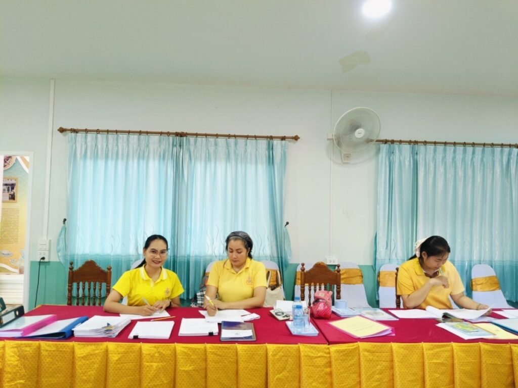ตรวจสอบการเงิน การบัญชีพัสดุ และแผนการดำเนินงาน ตามแผนปฏิบัติงานประจำปี 2568 โรงเรียนนาถ่อนวิทยานุกูล 3 S 9650253 0
