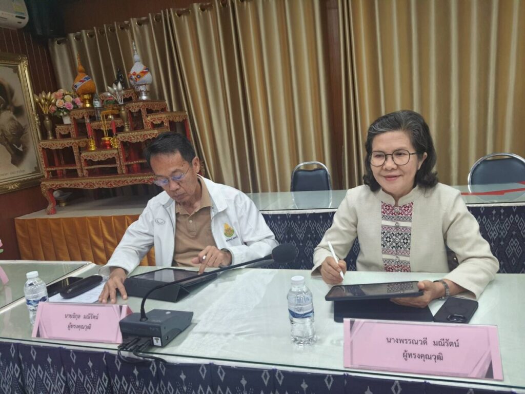ประชุมการตรวจสอบแก้ไขแบบรายงานผู้สำเร็จการศึกษาตามหลักสูตรแกนกลางการศึกษาขั้นพื้นฐาน (ปพ.3) 2 25946 0