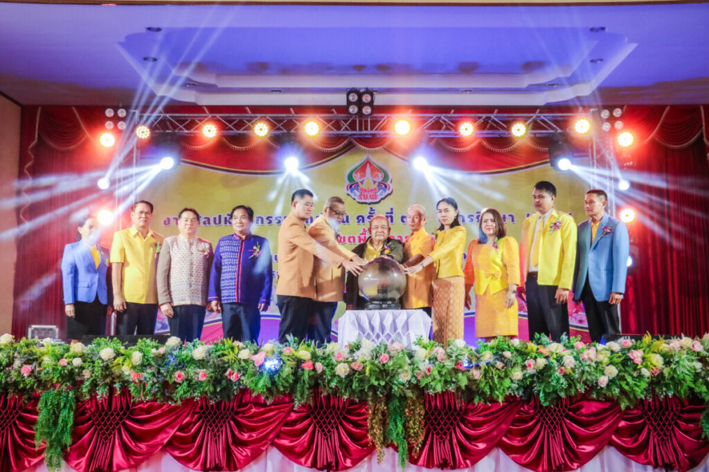 เปิดกิจกรรมงานศิลปหัตถกรรมนักเรียน ครั้งที่ 72 ปีการศึกษา 2567 ระดับเขตพื้นที่การศึกษา 1 IMG 0190