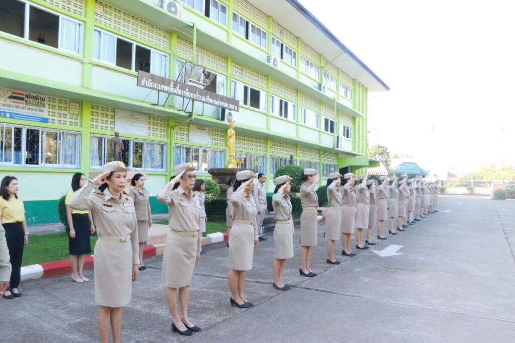 สพป.นครพนม เขต 1 เข้าแถว เคารพธงชาติ ประจำวันอังคาร 2 IMG 6887