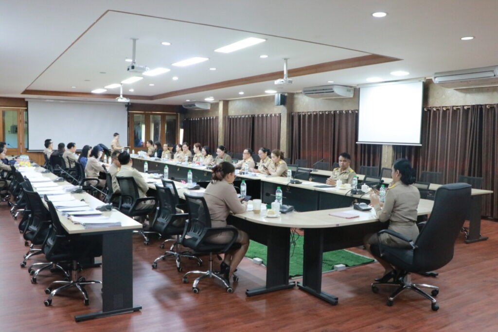 สพป.นครพนม เขต 1 ประชุมแต่งตั้งคณะกรรมการพิจารณากลั่นกรองฯ 3 IMG 7073
