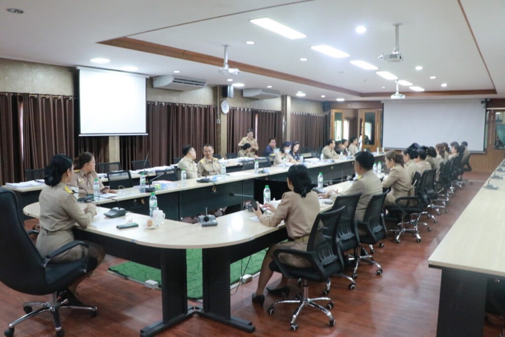 สพป.นครพนม เขต 1 ประชุมแต่งตั้งคณะกรรมการพิจารณากลั่นกรองฯ 4 IMG 7075