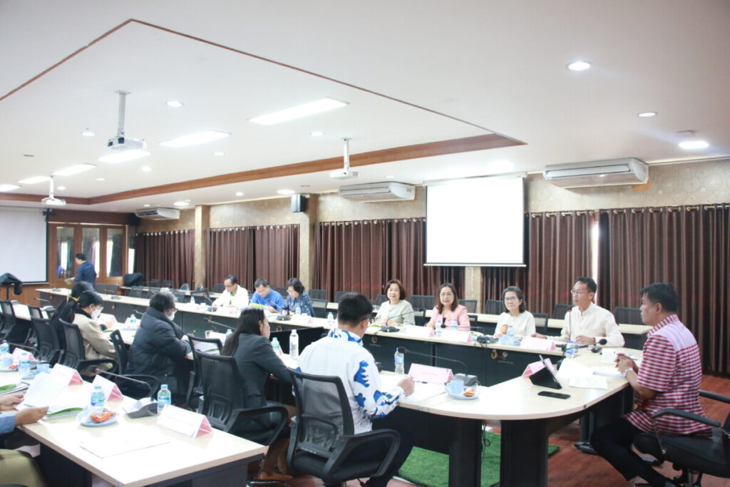 การประชุมการจัดทำแบบรายงานผู้สำเร็จการศึกษาตามหลักสูตรแกนกลางการศึกษาขั้นพื้นฐาน (ปพ.3) 4 IMG 8590