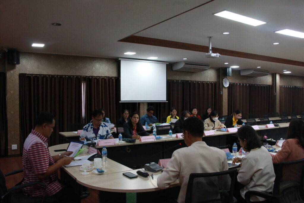 การประชุมการจัดทำแบบรายงานผู้สำเร็จการศึกษาตามหลักสูตรแกนกลางการศึกษาขั้นพื้นฐาน (ปพ.3) 6 IMG 8591