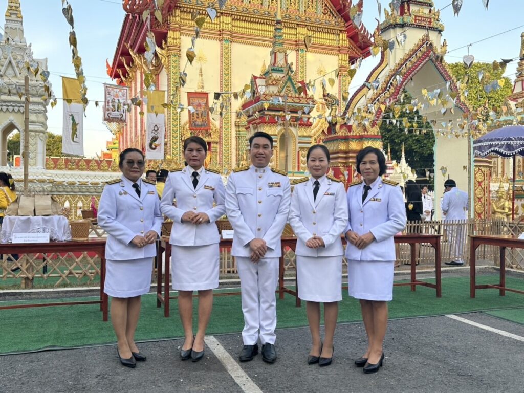 พิธีตักบาตรเนื่องในวันคล้ายวันพระราชสมภพ พระบาทสมเด็จพระบรมชนกาธิเบศร มหาภูมิพลอดุลยเดชมหาราช บรมนาถบพิตร วัดศรีเทพประดิษฐาราม 1 S 44294195 0