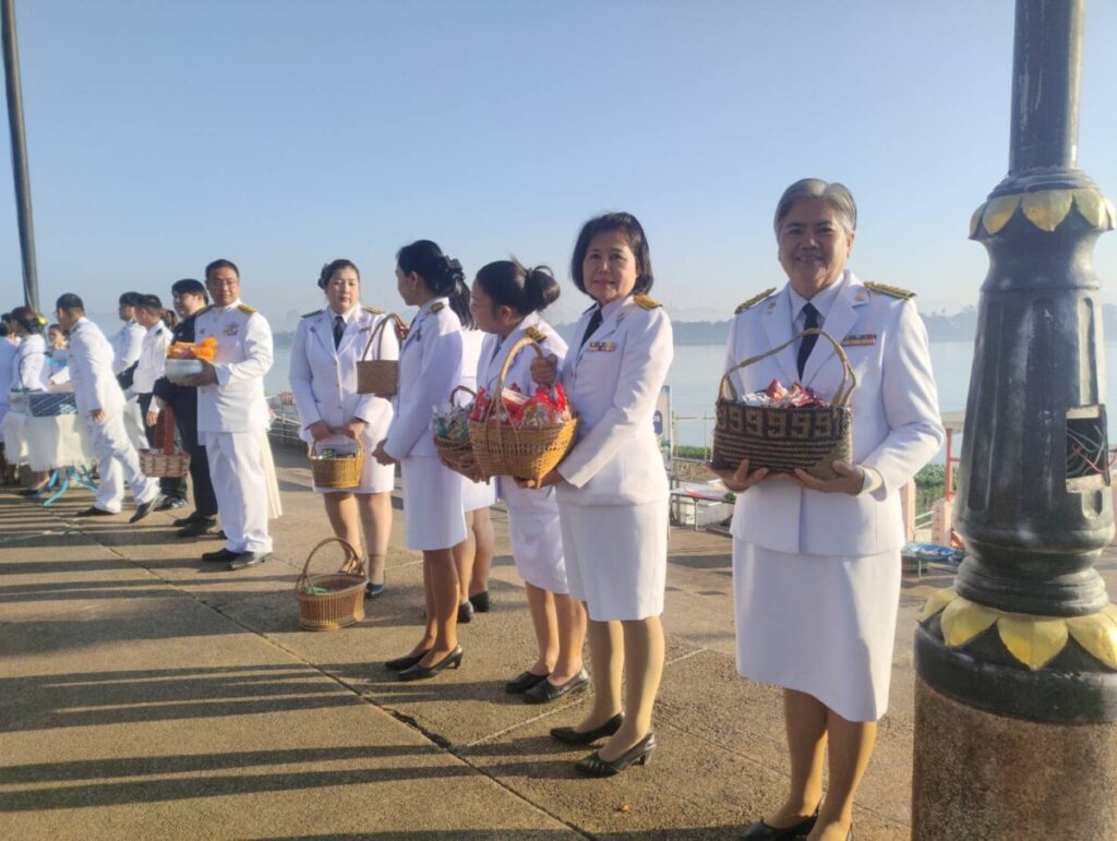 สพป.นครพนม เขต 1 ร่วมงาน "วันสมมงคล" เฉลิมพระชนมพรรษา รัชกาลที่ 10 ณ วัดมหาธาตุ จ.นครพนม 2 6228 0