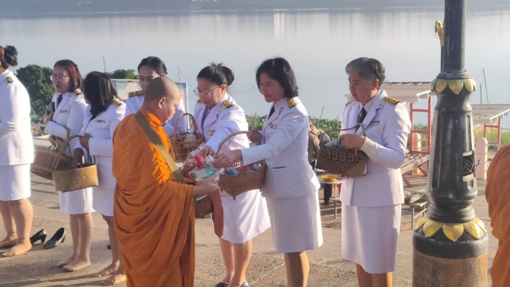 สพป.นครพนม เขต 1 ร่วมงาน "วันสมมงคล" เฉลิมพระชนมพรรษา รัชกาลที่ 10 ณ วัดมหาธาตุ จ.นครพนม 4 6239 0