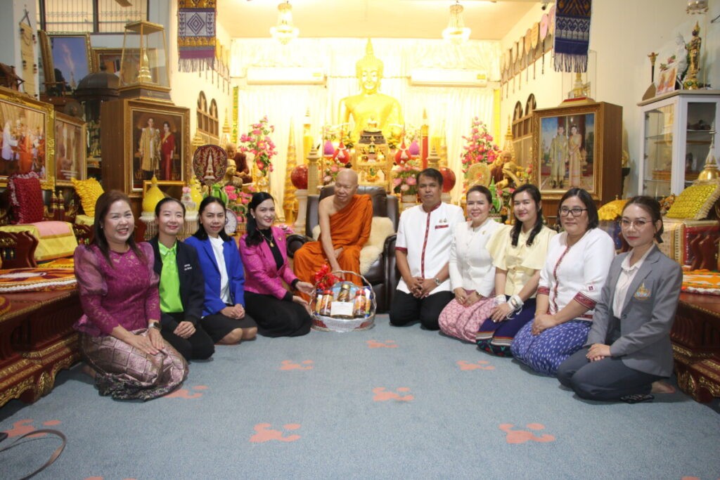 สพป.นครพนม เขต 1 สักการะพระธาตุพนมและขอพรปีใหม่จากเจ้าอาวาสวัดพระธาตุพนม 1 IMG 0255