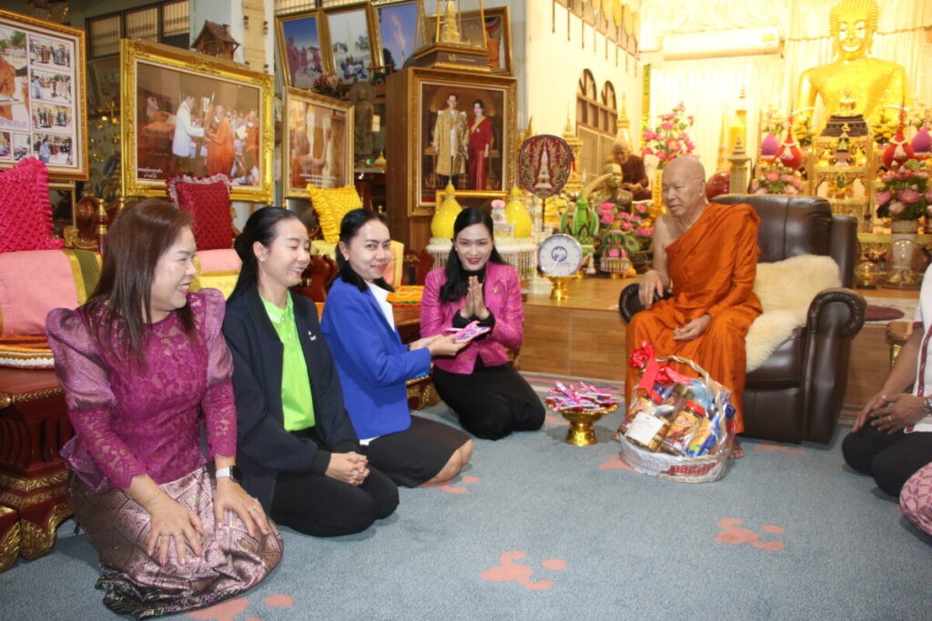 สพป.นครพนม เขต 1 สักการะพระธาตุพนมและขอพรปีใหม่จากเจ้าอาวาสวัดพระธาตุพนม 5 IMG 0263