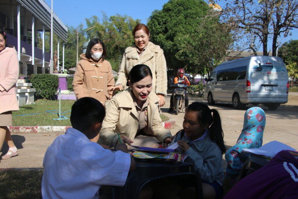 ผอ. สพป.นครพนม เขต 1 ลงพื้นที่ตรวจเยี่ยมโรงเรียนบ้านสำราญ พร้อมให้กำลังใจคณะครู 5 IMG 9773