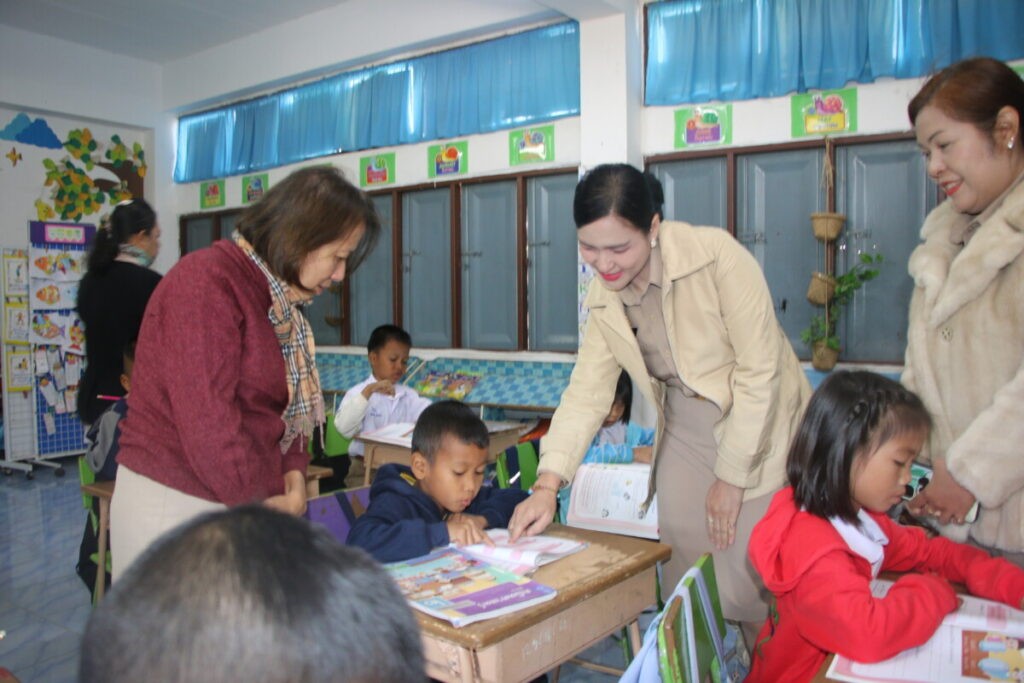 ผอ. สพป.นครพนม เขต 1 ลงพื้นที่ตรวจเยี่ยมโรงเรียนบ้านสำราญ พร้อมให้กำลังใจคณะครู 3 IMG 9866