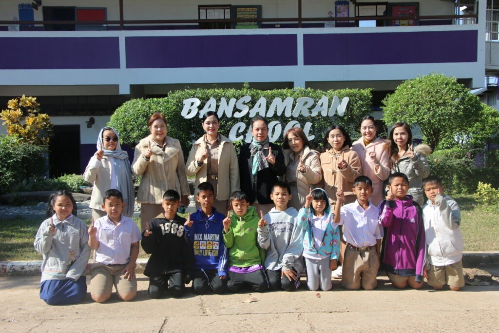 ผอ. สพป.นครพนม เขต 1 ลงพื้นที่ตรวจเยี่ยมโรงเรียนบ้านสำราญ พร้อมให้กำลังใจคณะครู 2 IMG 9889