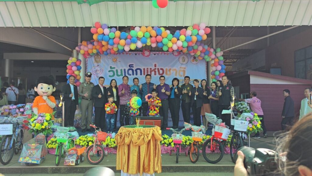 สพป.นครพนม เขต 1 ร่วมพิธีเปิดงานฉลองวันเด็กแห่งชาติ ประจำปี 2568 ณ ศูนย์วิทยาศาสตร์เพื่อการศึกษานครพนม 2 S 1006198799 0