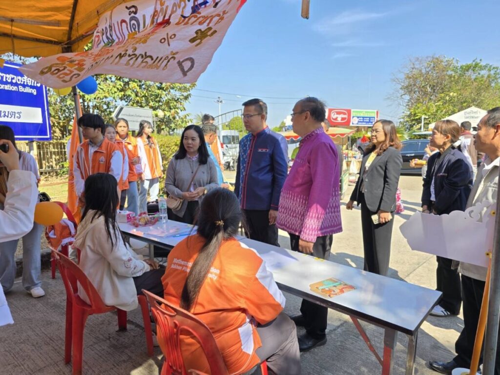 สพป.นครพนม เขต 1 ร่วมพิธีเปิดงานฉลองวันเด็กแห่งชาติ ประจำปี 2568 ณ ศูนย์วิทยาศาสตร์เพื่อการศึกษานครพนม 4 S 1006198811 0
