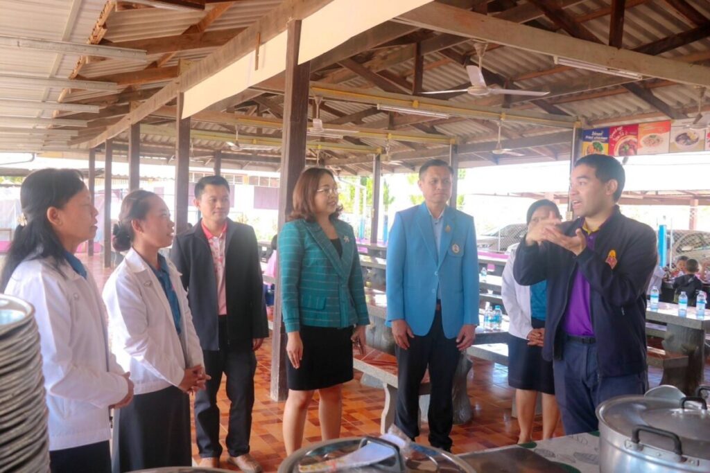 ตรวจเยี่ยมการดำเนินงานโครงการอาหารกลางวันในโรงเรียนบ้านศรีธน 3 12907 0