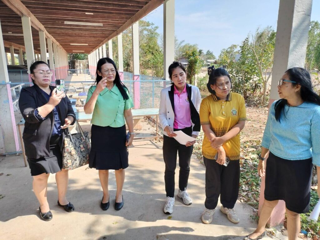สพป.นครพนม เขต 1 ลงพื้นที่ตรวจสภาพอาคารส้วมที่ขอรื้อถอน ณ รร.บ้านหนองหญ้าม้า 2 401508 0