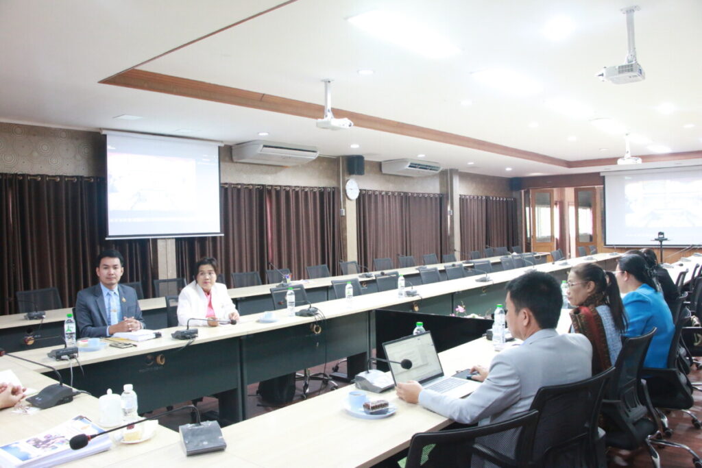 ประชุมคณะทำงานการพัฒนางานตามข้อตกลงของข้าราชการครูและบุคลากรทางการศึกษา ตำแหน่ง ผู้อำนวยการสำนักงานเขตพื้นที่การศึกษา ครั้งที่ 3/2568 4 IMG 3258