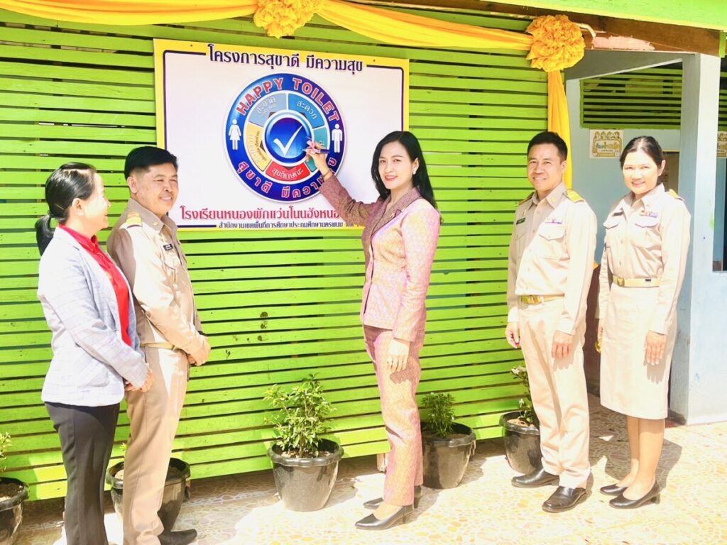 ผอ. สพป.นครพนม เขต 1 ออกตรวจเยี่ยมและให้กำลังใจคณะกรรมการดำเนินการจัดสอบทางการศึกษาระดับชาติขั้นพื้นฐาน ปีการศึกษา 2567 ม.3 5 S 1400867 0