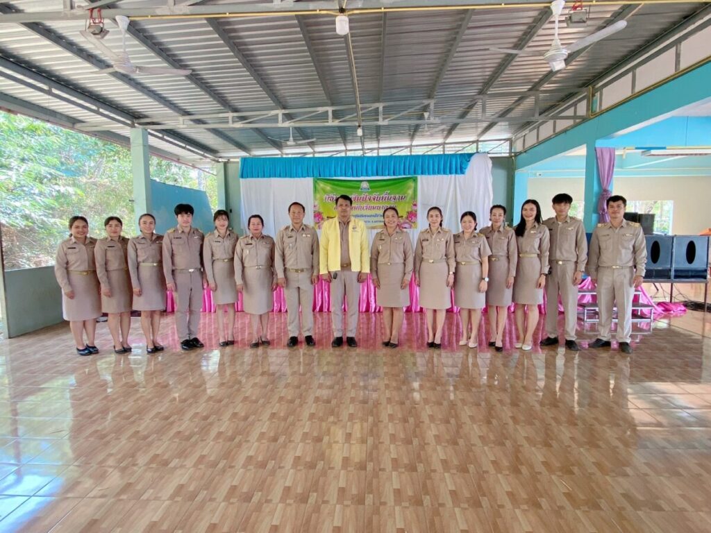 สพป.นครพนม เขต 1 ออกตรวจเยี่ยม ให้กำลังใจ นักเรียนและคณะกรรมการ O-NET ปีการศึกษา 2567 ชั้นประถมศึกษาปีที่ 6 4 S 17981482 0