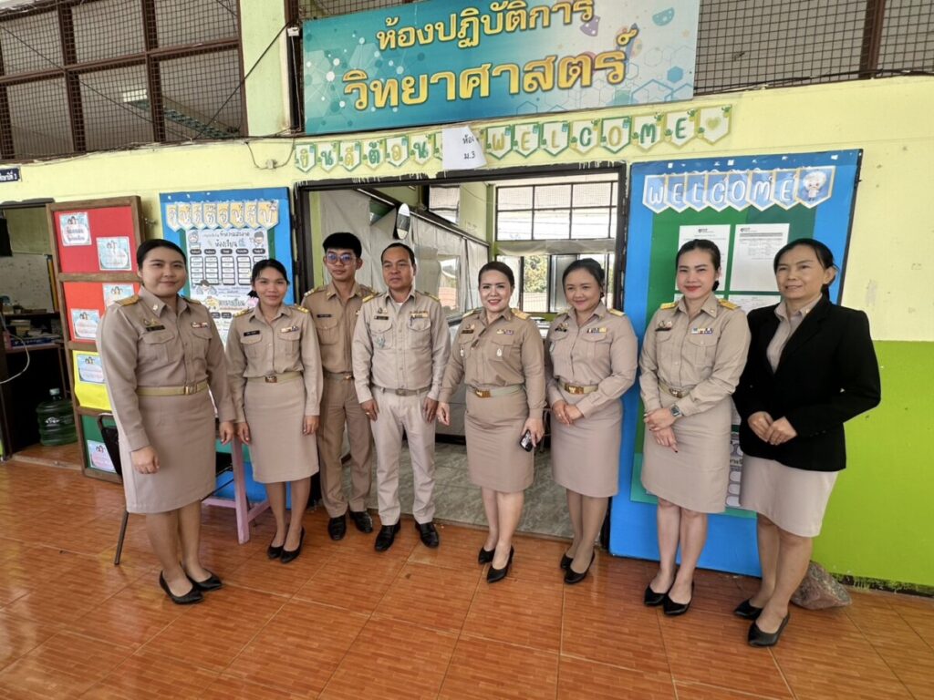 สพป.นครพนม เขต 1 ออกตรวจเยี่ยม ให้กำลังใจ นักเรียนและคณะกรรมการ O-NET ปีการศึกษา 2567 ชั้นประถมศึกษาปีที่ 6 4 S 30056490 0
